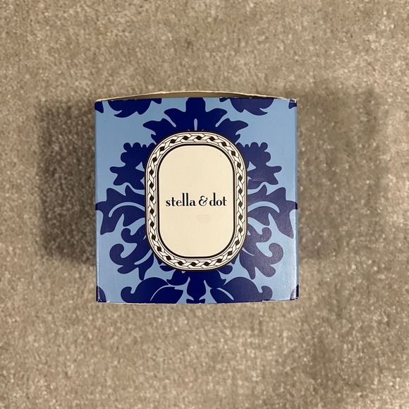 Stella and Dot Chantilly Lace Cuff - Picture 4 of 6